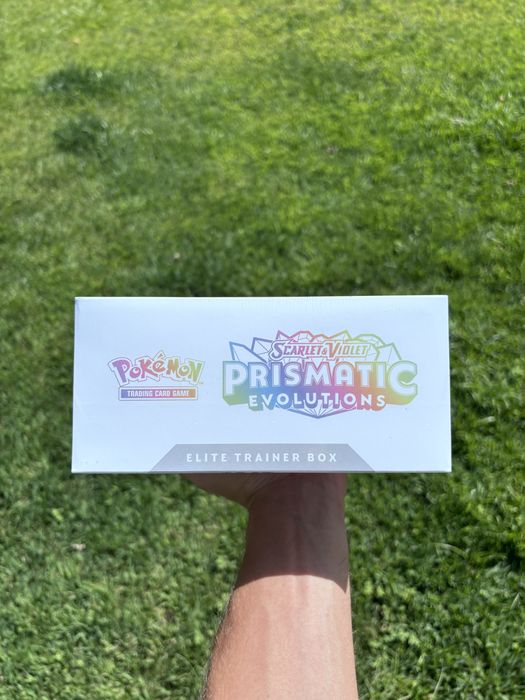 Pokémon Prismatic Evolutions ETB