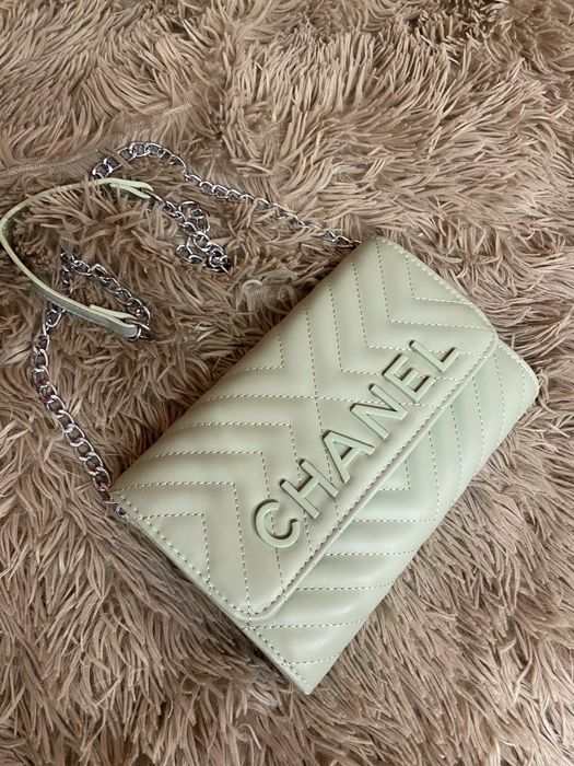 Мятный клатч Chanel