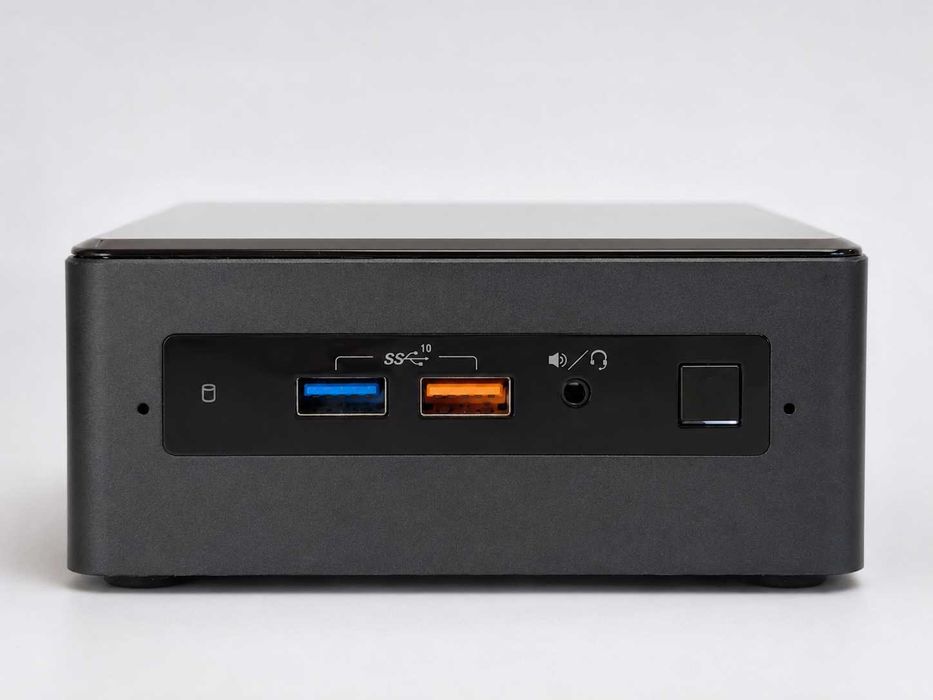 Intel NUC 8 i3 / 8 GB RAM / SSD 240 GB