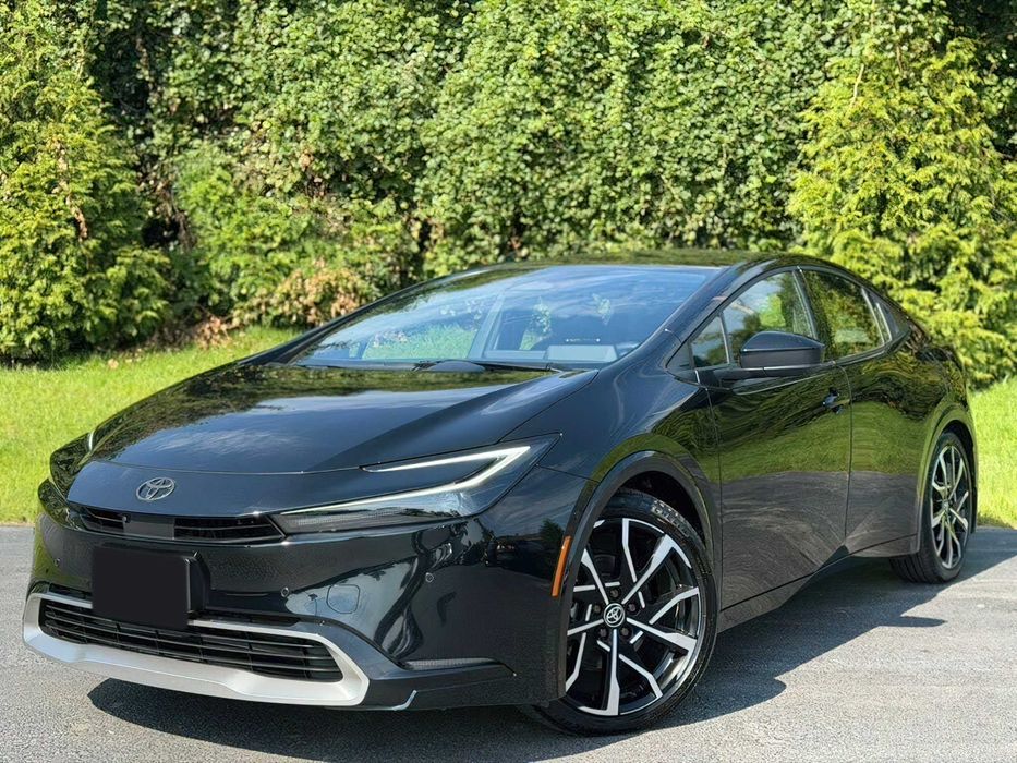 Toyota Prius Prime      2024
