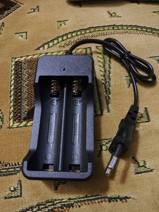 зарядное устройство для Li-ion аккумуляторов формата 18650.новое.