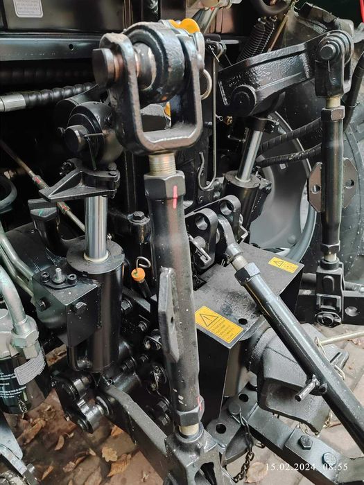 Трактор FT504CNC з примусовим гідронавісним механізмом, кондиціонер
