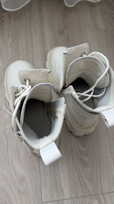 Стильні ботинки майже нові