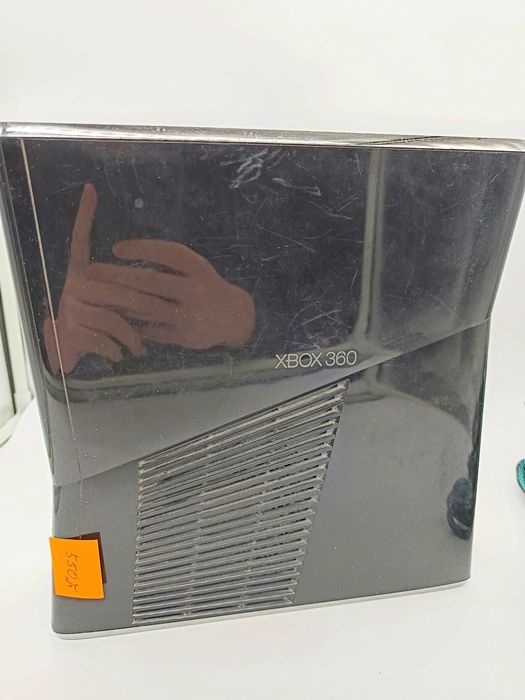 Konsola Xbox 360 S 250 GB + 2 pady + zestaw gier + sensor kinect