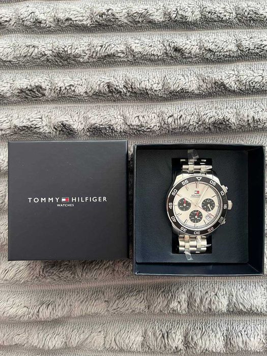 Оригінальний годинник Tommy Hilfiger зі світлим циферблатом