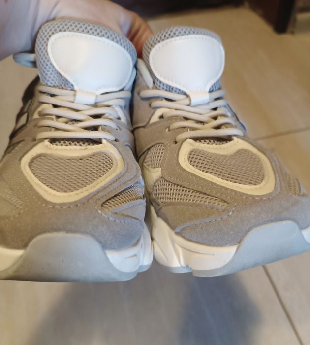 Женские кроссовки 37