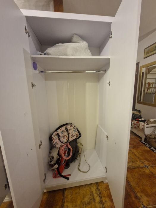 Szafa trzydrzwiowa z lustrem