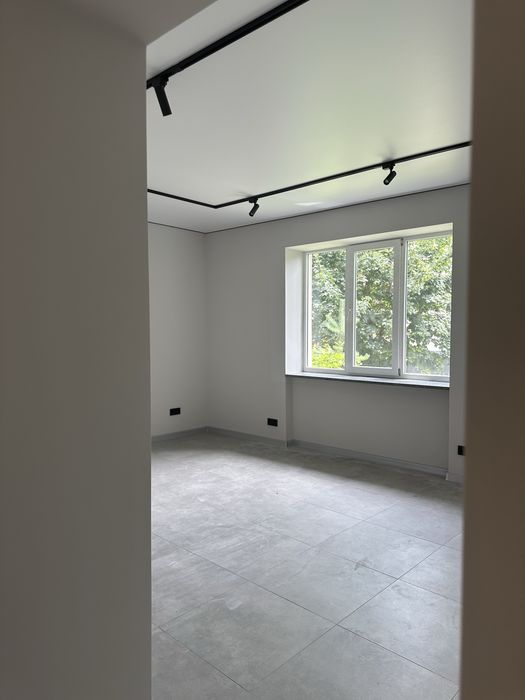 Продам комерційне приміщення центр міста вул .Л.Украінки