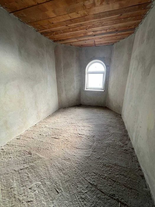 Продаж будинку 200 м² / 12 соток / гараж