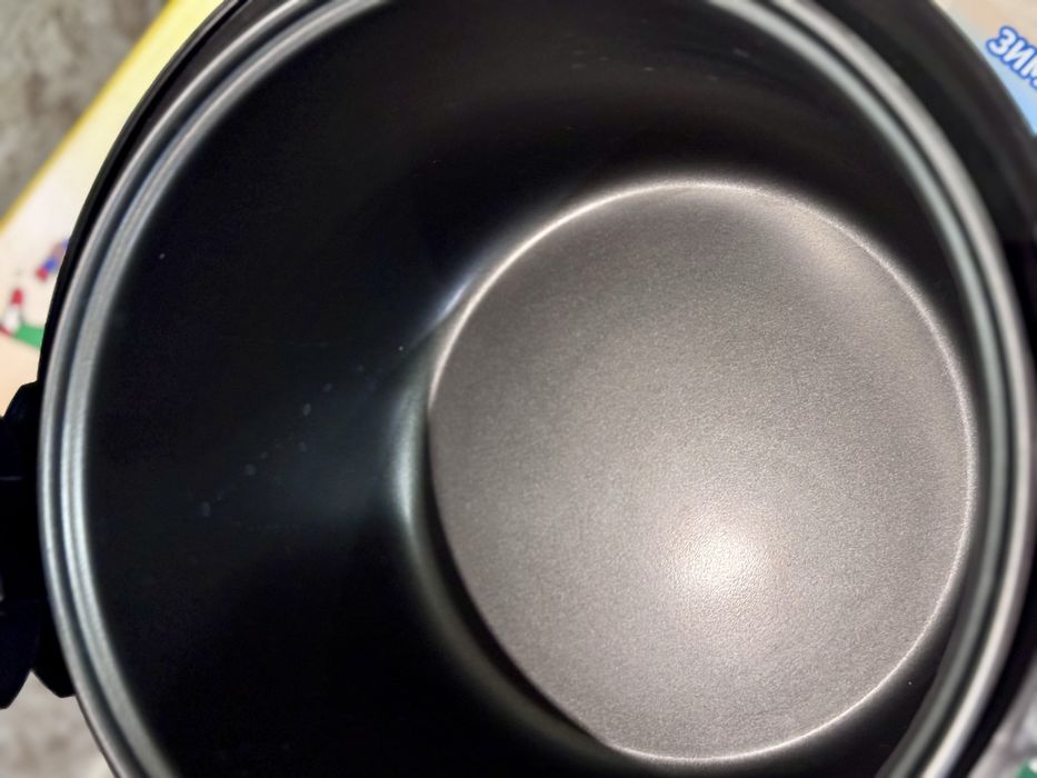 Мультиварка Elenberg MC5012В нова