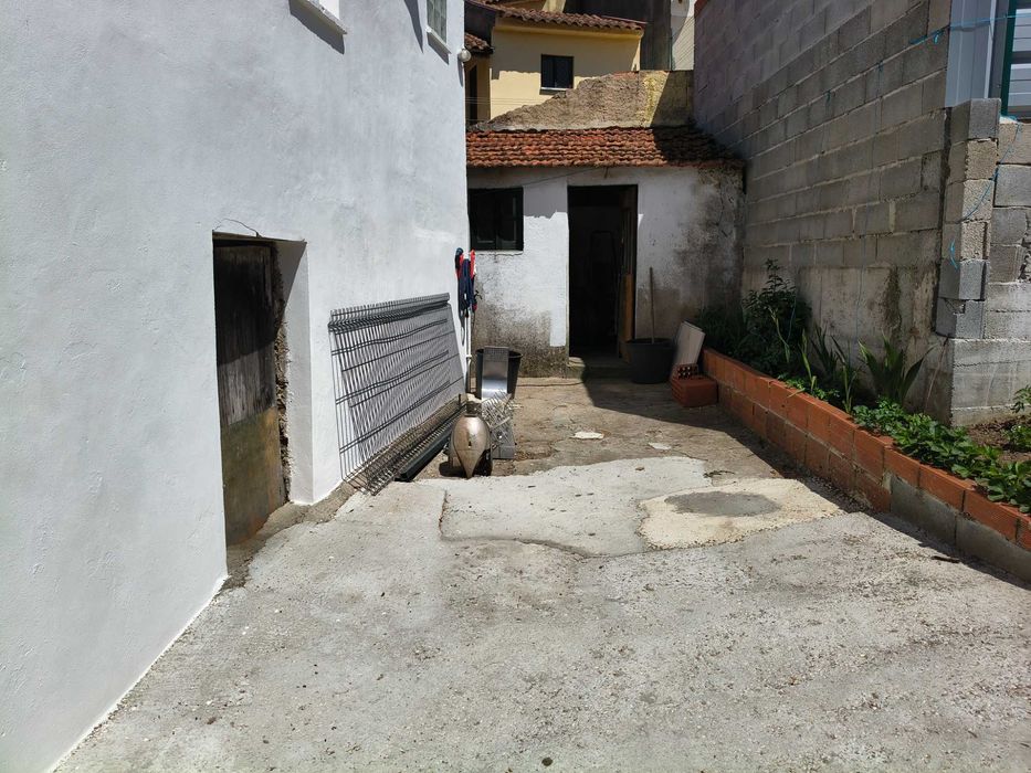 Moradia t2 vende-se