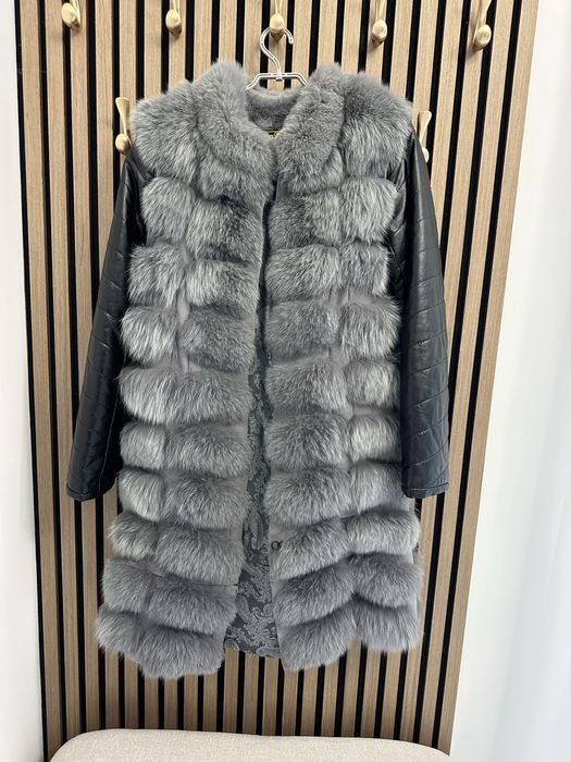 Шуба з натурального хутра (песця), безрукавка.