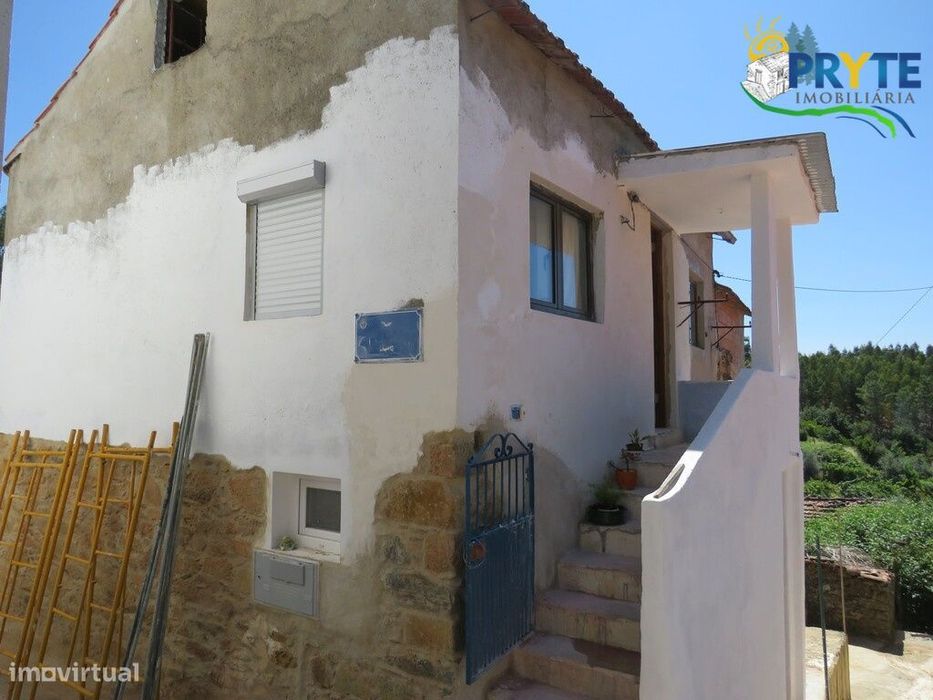Moradia em fase de renovação situada no concelho de Góis