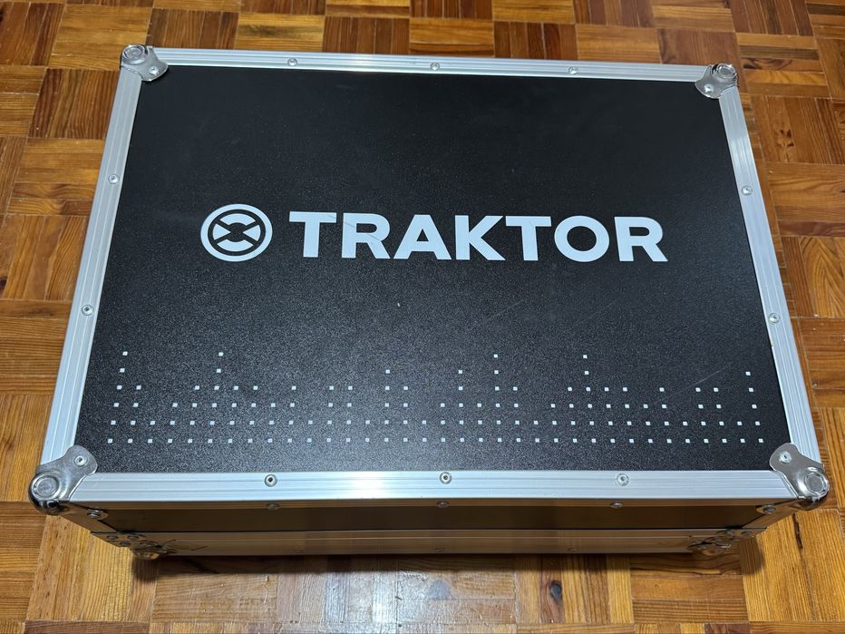 Native Instruments Traktor S4 MKII