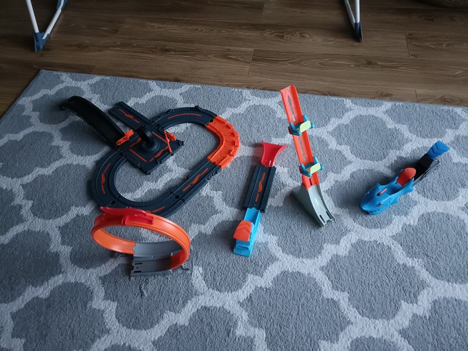 Zabawka garaż Hot Wheels stunt garage + gratis