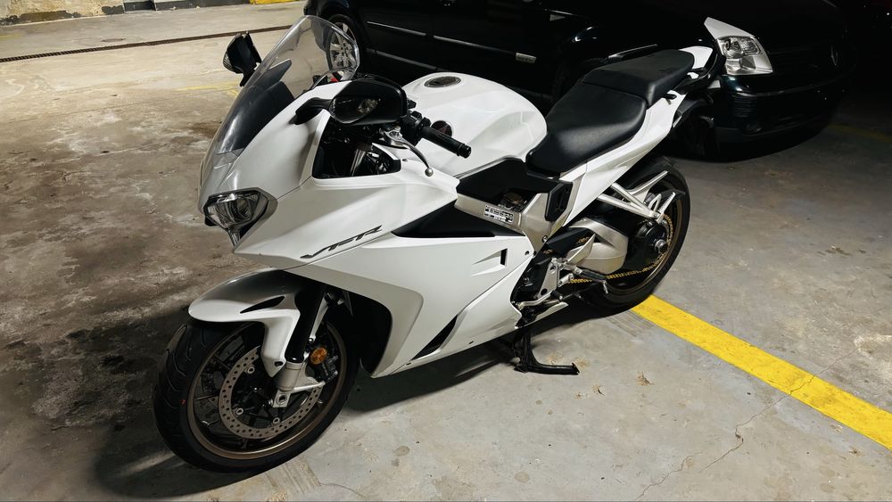Honda VFR 800F (2014) | VTEC | V4 | Pearl White