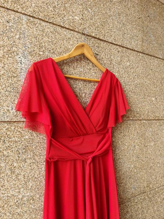 Vestido Vermelho Comprido em Tule com Decote V | Amo&Roma | Tam. Único (M/L), Novo