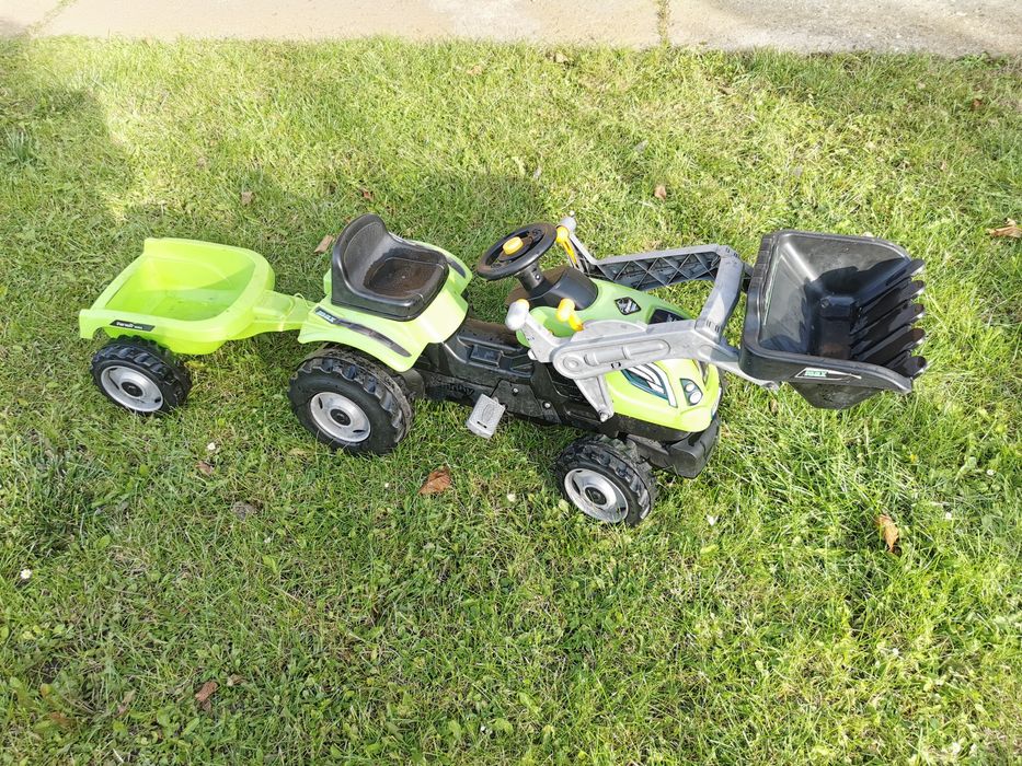 Traktor na pedały dla dzieci