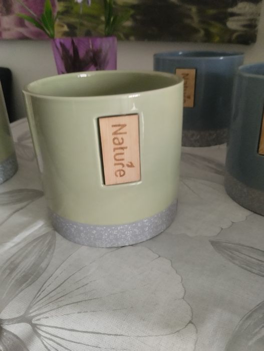 Vasos em loiça e vidro decorativo