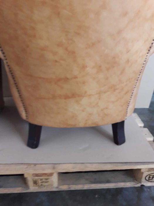 Cadeirões em pele (vintage)