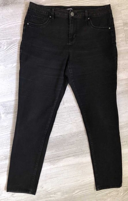 Czarne jeansy damskie, przecierane, 14