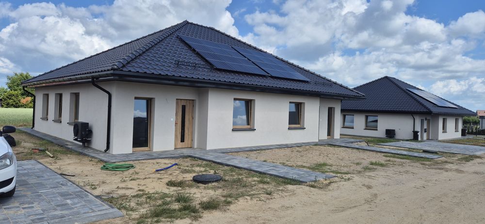 Dom jednorodzinny dwulokalowy w Pszczółkach
