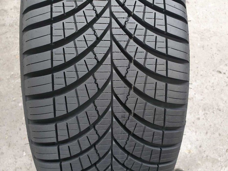 2x Goodyear Vector 4Seasons Gen 3 215/50r19  7,5mm Jak nowe