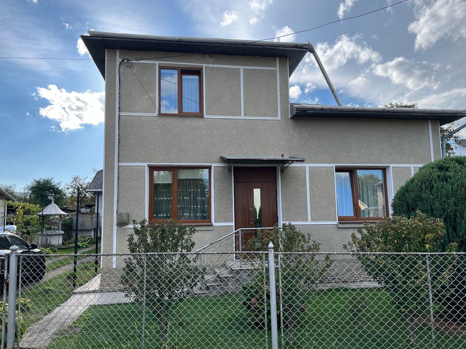 Продається господарство в смт. Кути, Косівського рн.