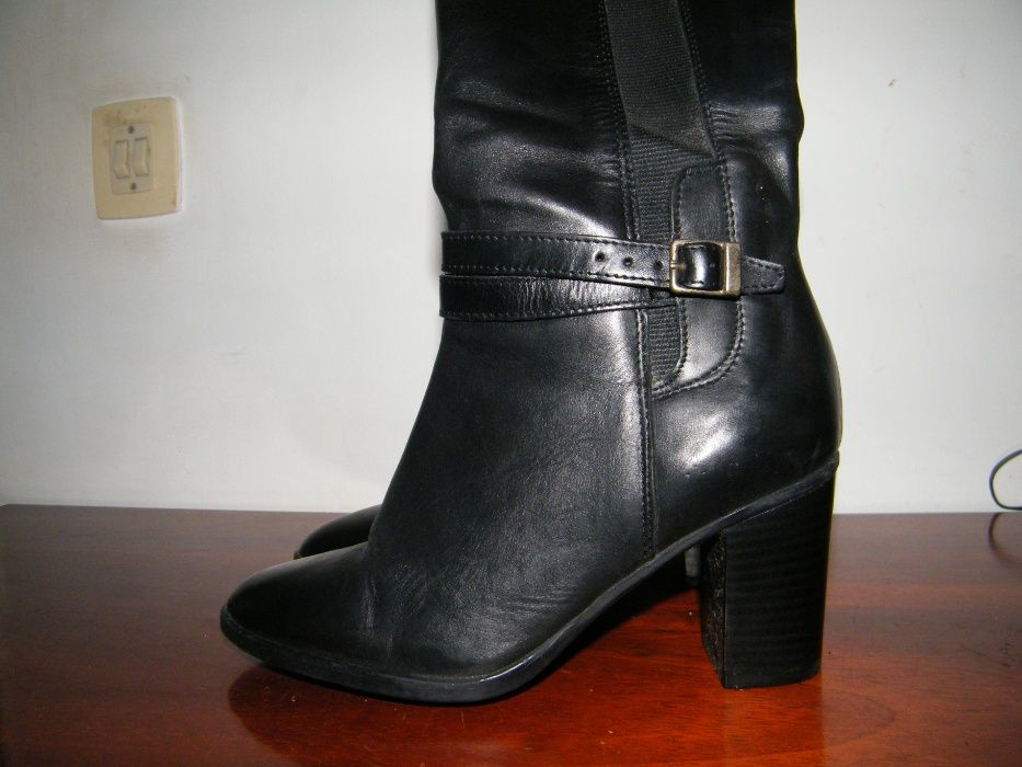 Botas pretas altas/até ao joelho, muito pouco uso (Senhora, nº36)