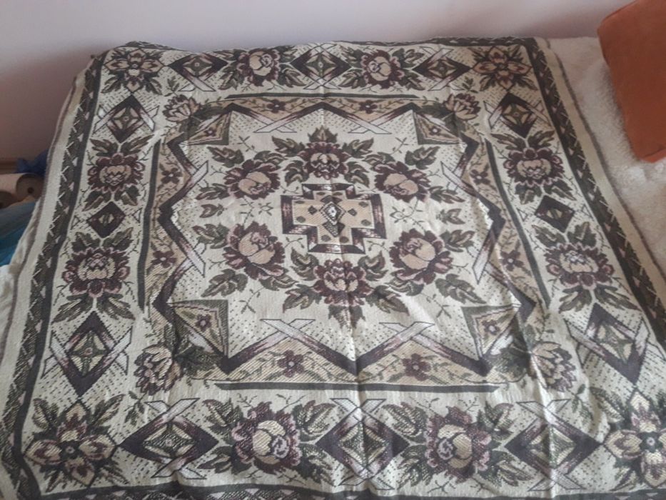 Kapa narzuta z Prl-u 137 x 136 cm