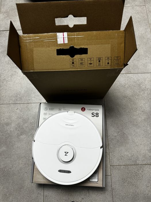 Продам пилесмок roborock s 8