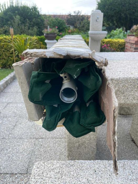 Base branca para guarda-sol com guarda-sol incluído