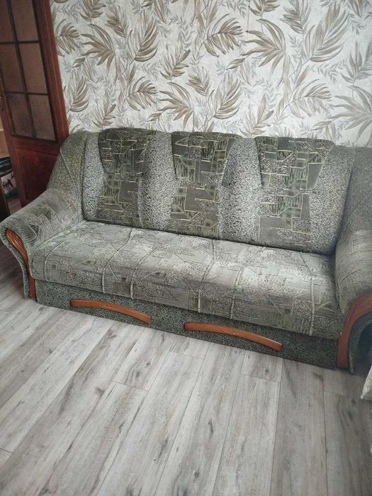 Диван в гарному стані