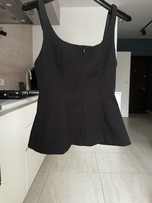 Топ із баскою zara на блискавці спереду