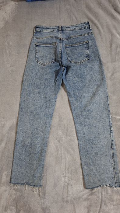 Jeansy straight jasne