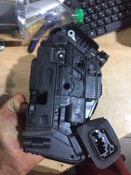 Замок двери переднего пассажира Skoda Fabia