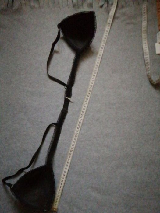 черный бюстгальтер 70/65В, застежка в виде камушка