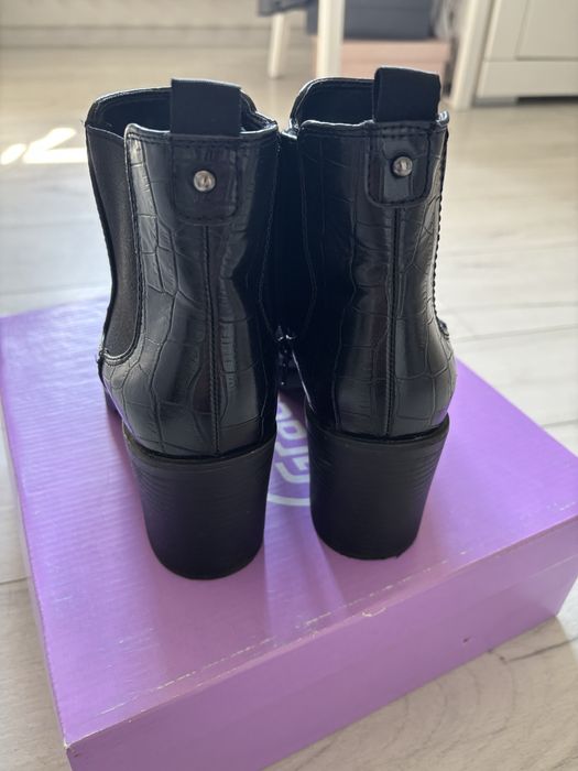 Zimowe czarne buty na koturnie