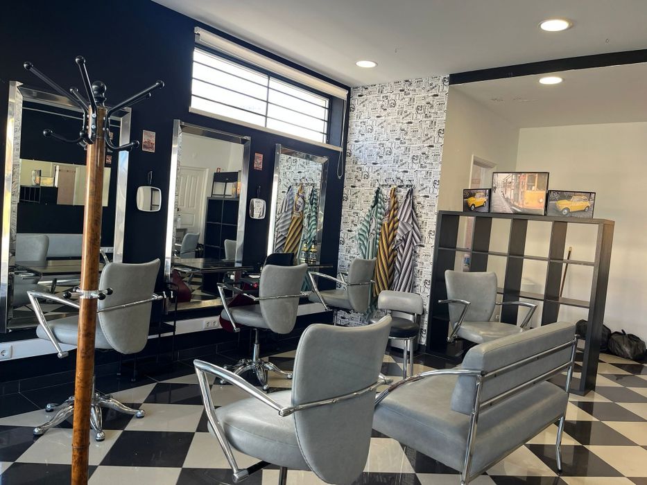 Trespasse móveis e cadeiras e espelhos de barbearia