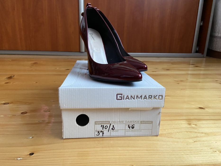 Szpilki na wysokim obcasie