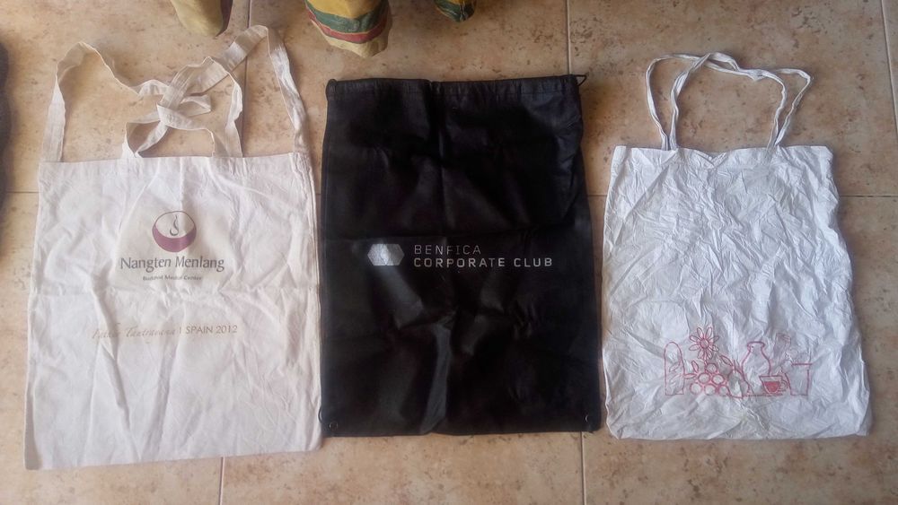 Vários sacos de pano (0,50 cêntimos cada)