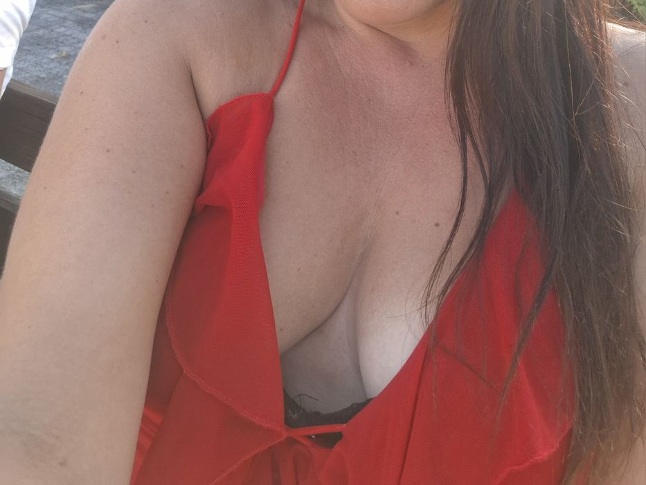 Sukienka czerwona na ramiączkach