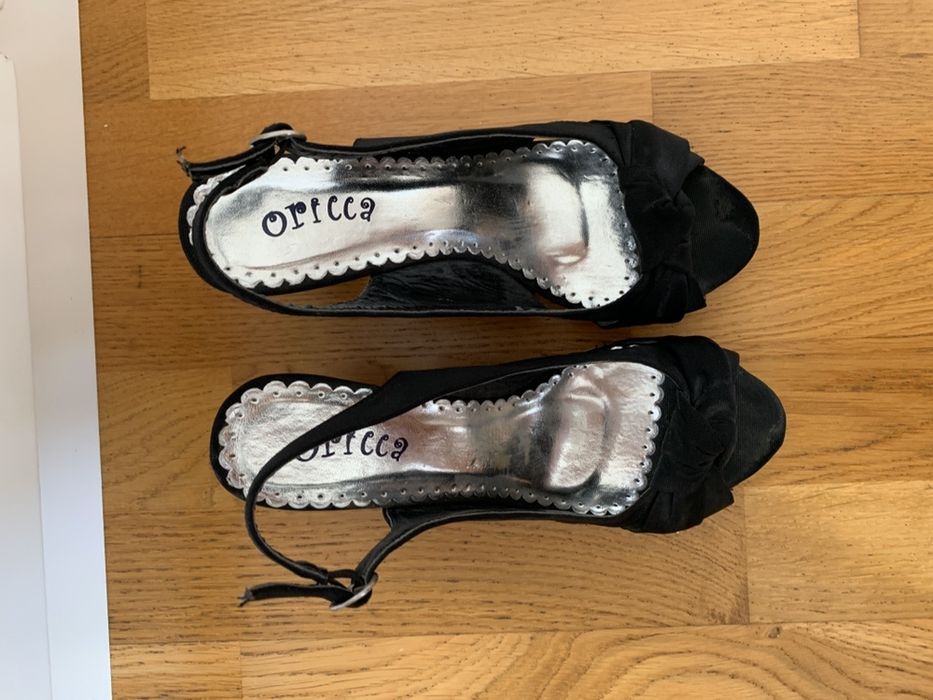 Sandálias pretas cetim 38