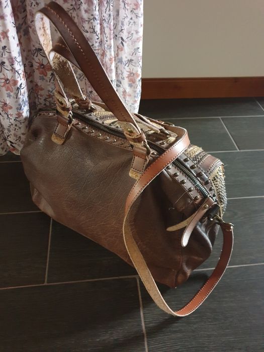 Mala castanha alça em pele