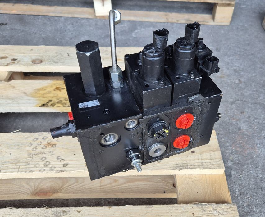 Rozdzielacz hydrauliczny Bucher Hydraulics 8⁠03⁠8⁠658 L⁠211⁠50⁠30⁠3⁠6