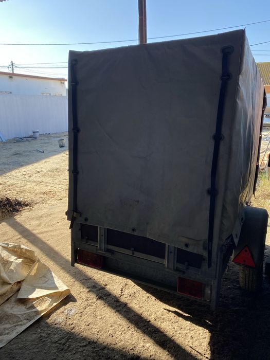 Atrlado de carga com fundo fibrado