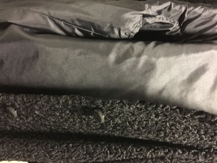 Casaco Preto 3/4 imitacao Astrakan Persa