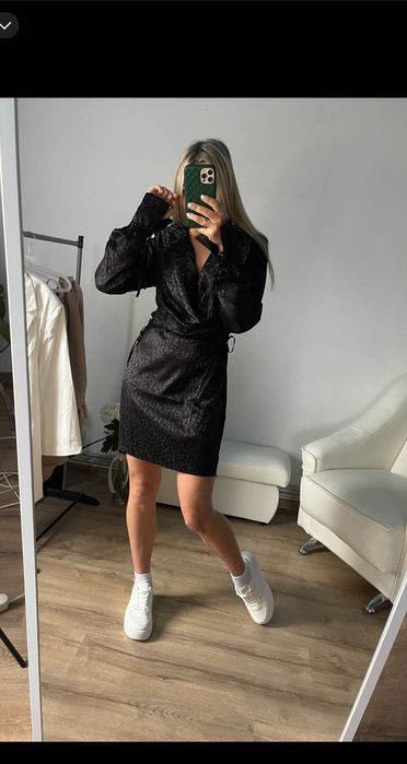 Плаття сукня з сатину чорного кольору