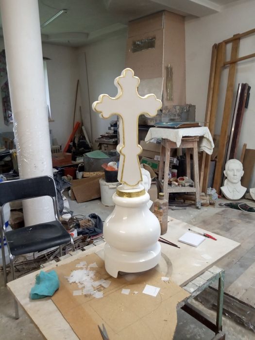 Пам'ятники, монументи, статуї індивідуальної роботи. Роботи з каменем.