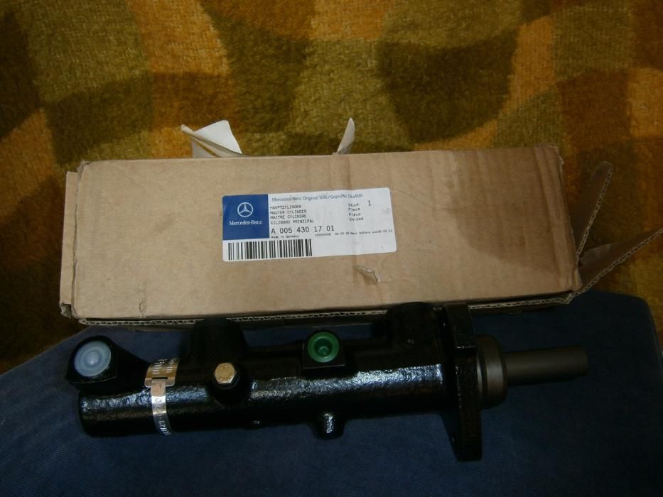 Главный тормозной цилиндр на автомобиль Мерседес 512